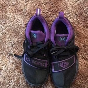 PG 1’s youth basketball shoes size 1y